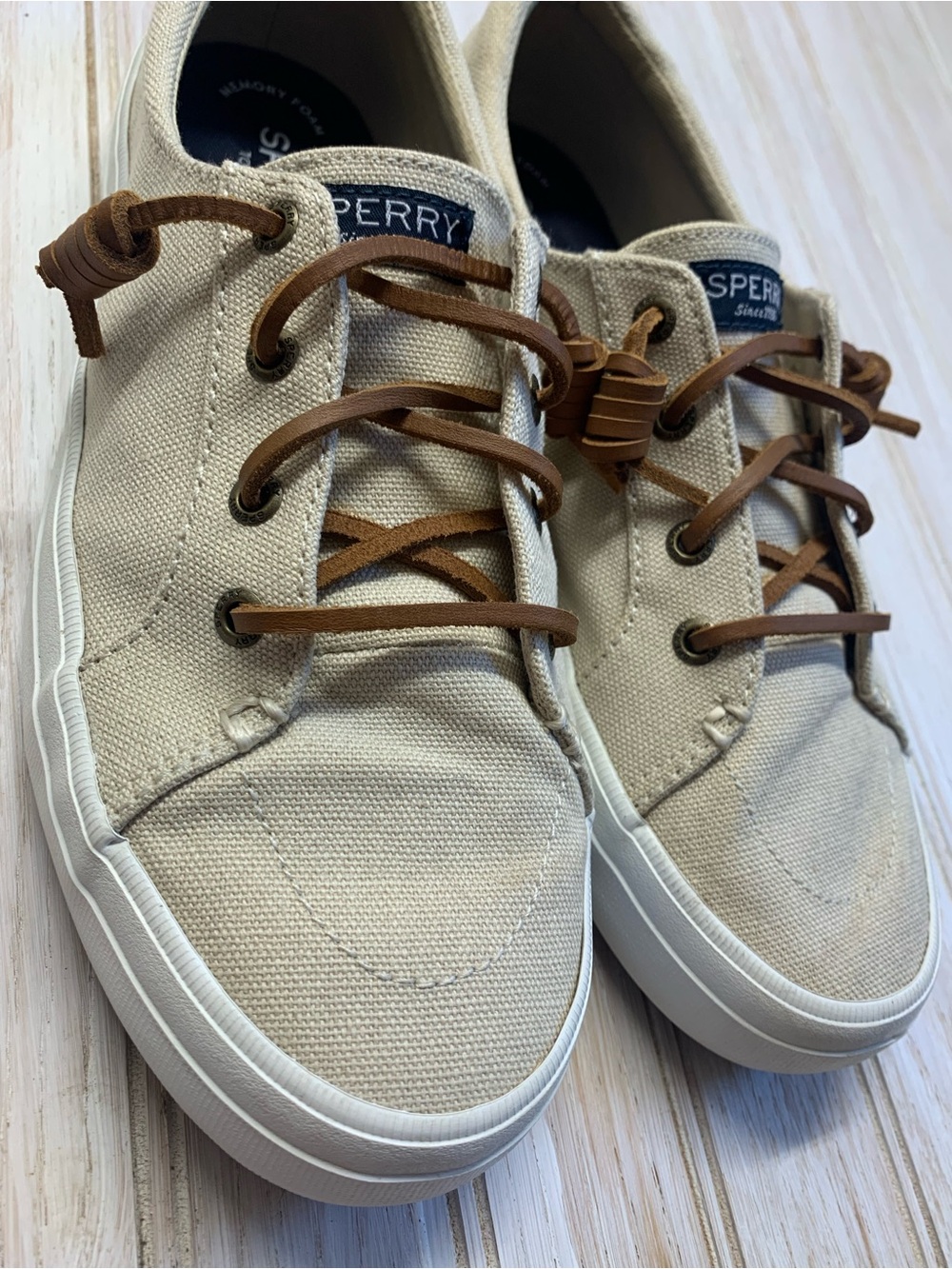 Sperry Women's Light Beige Canvas Low-Top Sneaker with Tan Leather Laces 8.5 - Picture 4 of 9